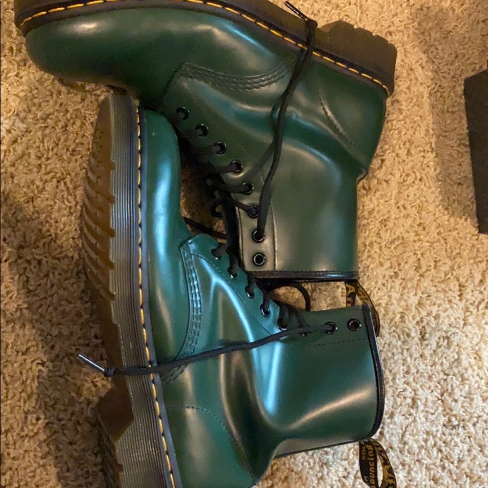 Green dr. Martens